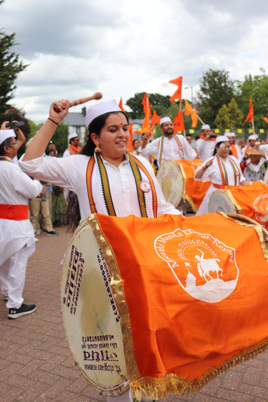 *युरोपात घुमतोय पंढरीच्या विठुरायाचा जागर....**सातासमुद्रापार वारीत कोल्हारच्या विठ्ठल भक्ताचेही योगदान...*