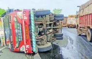 गोगलगाव हद्दीत मालवाहतूक ट्रक पलटी…