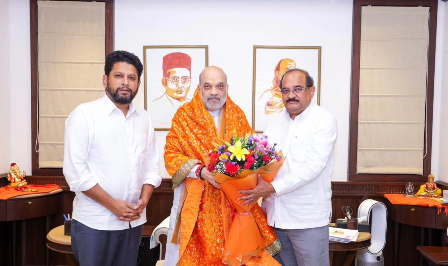 केंद्रीय गृह व सहकारीता मंत्रीआदरणीय ना.अमीतजी शाह यांची दिल्ली येथे त्यांच्या निवासस्थानी जलसंपदा मंत्री मा.ना.डॉ.राधाकृष्ण विखे पाटील साहेब यांच्या समवेत सदिच्छा भेट घेतली.